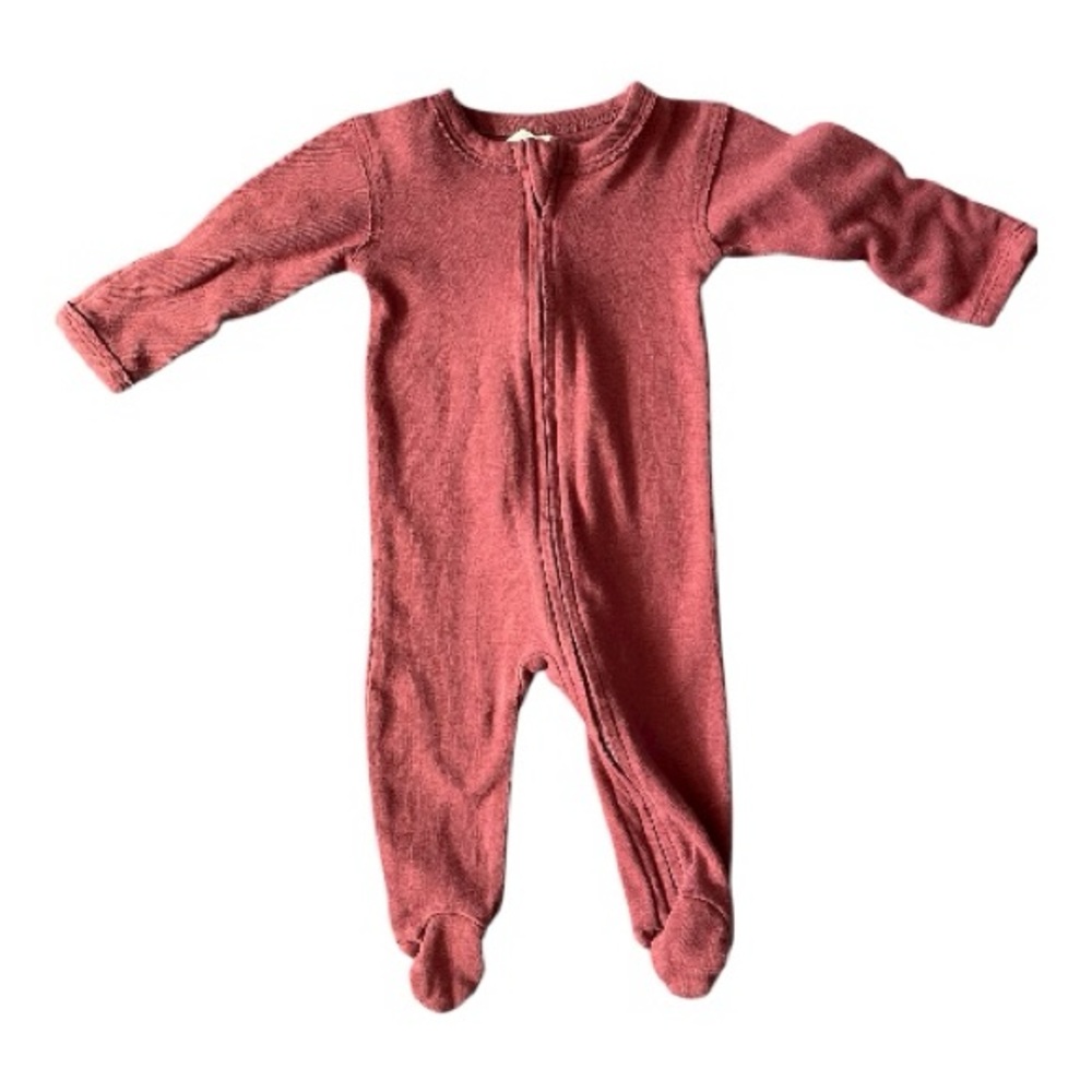 #044, kate quinn one piece zippered footie, size 0-3 mo